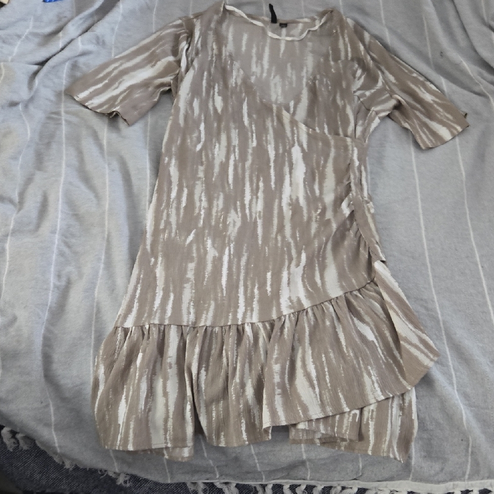 Vero Moda Beige and White Textured Dress